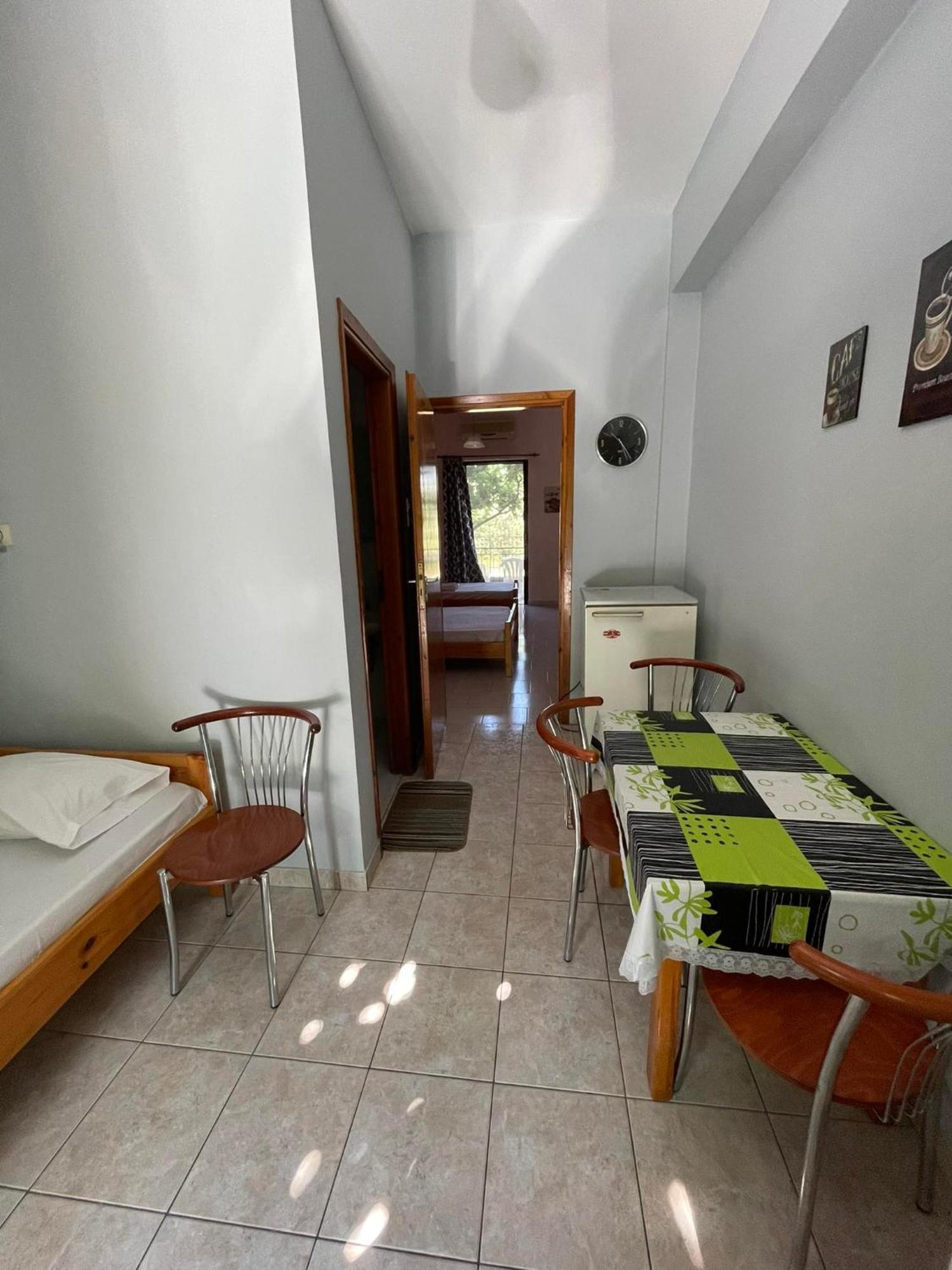 Yfantis Sakis Apartment'S エラティニ エクステリア 写真